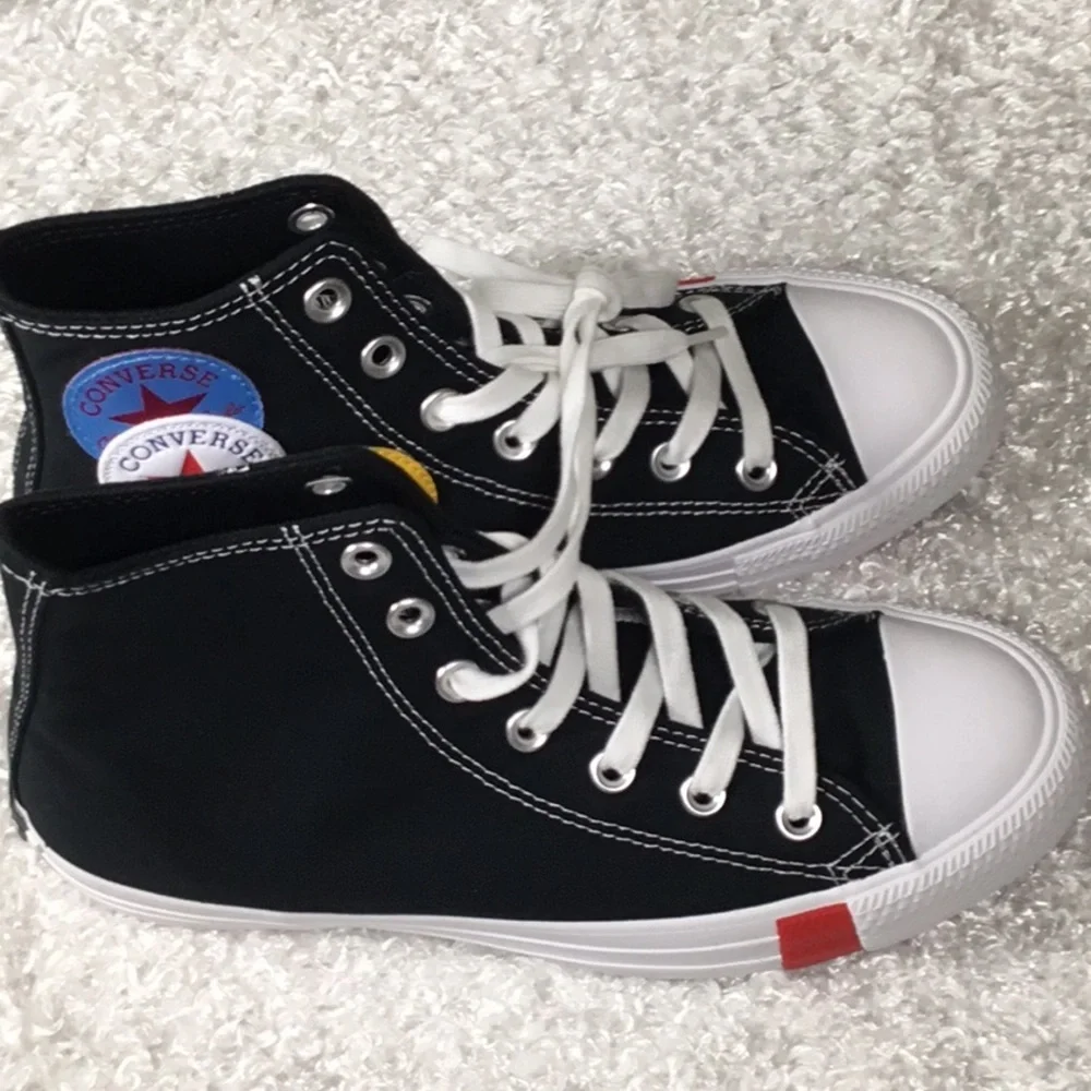 NWT Converse Black and White High-Top Canvas Sneakers Man 6 Women 8